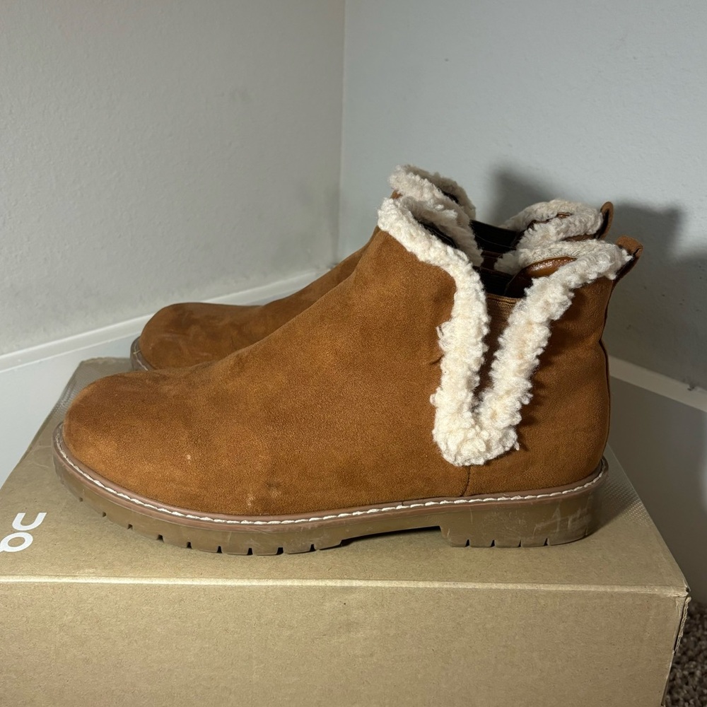 Women’s Size 8 ankle boots